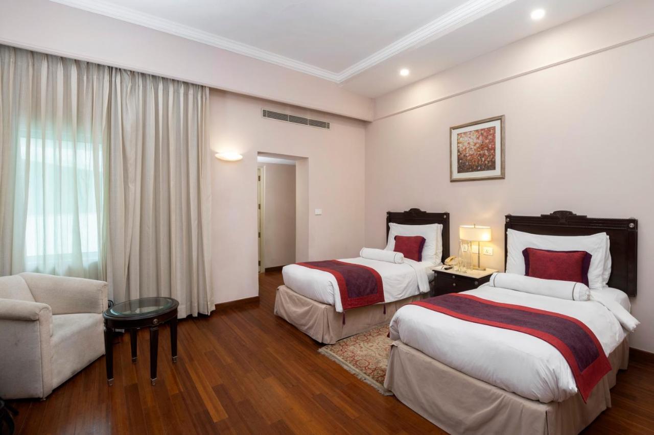 Grand Luxury Twin Bed Room