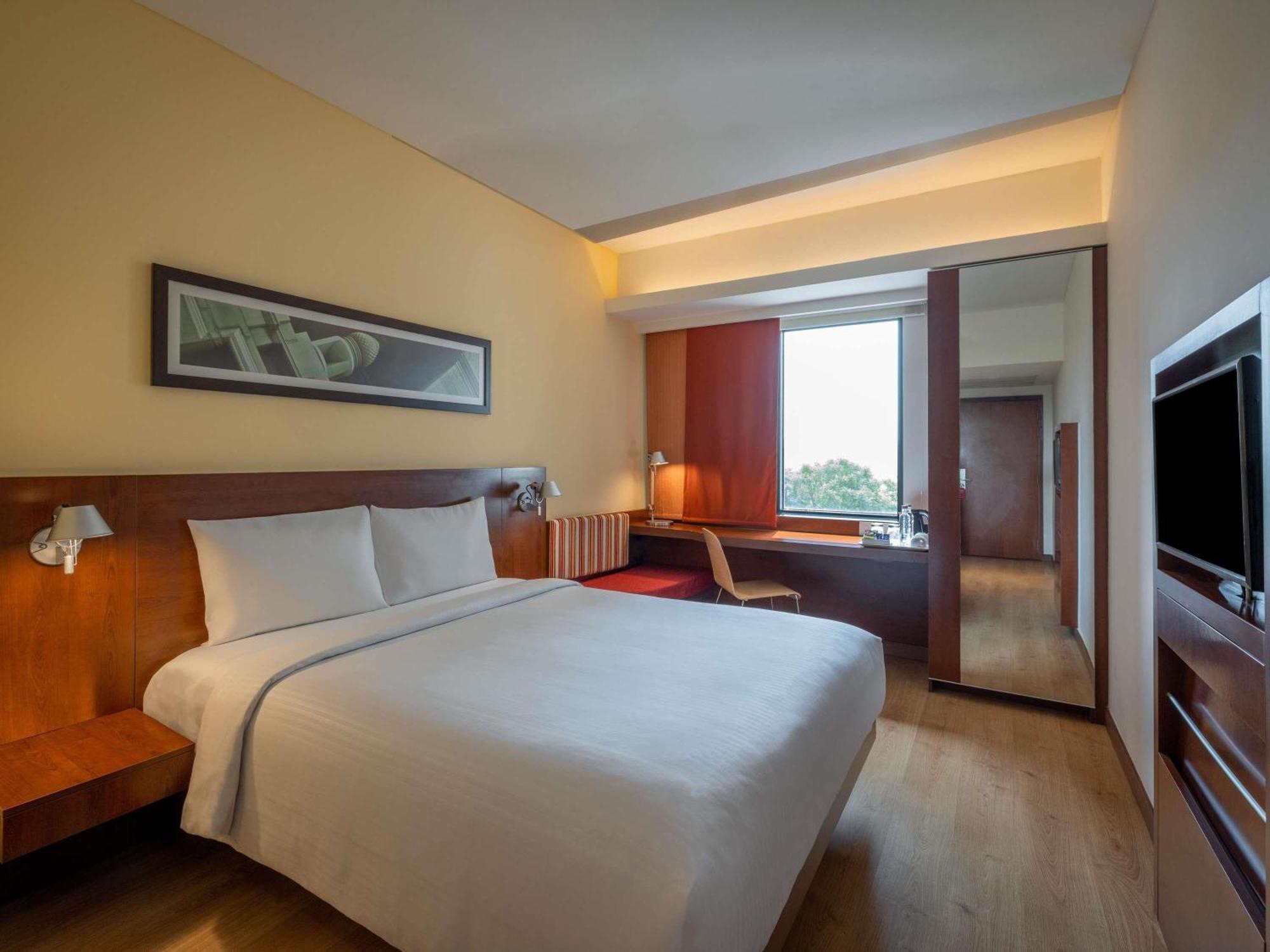 Superior Queen Room Pool View on Food Beverages